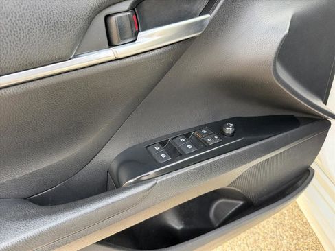 Used 2020 Toyota Camry SE image 12