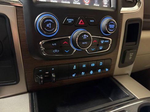Used 2014 RAM 3500 Laramie w/ Convenience Group AWD/4WD image 23