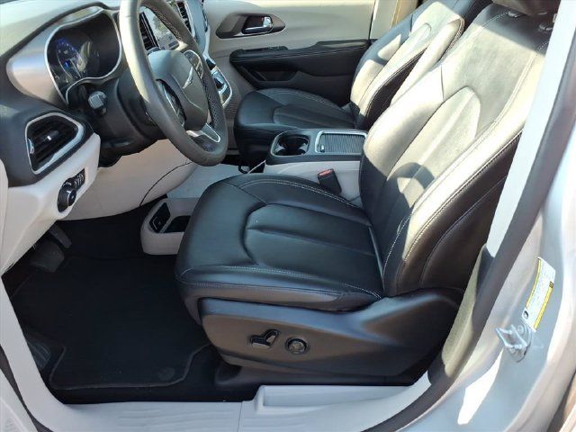 Used 2024 Chrysler Pacifica Touring-L FWD image 13