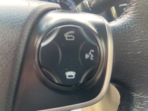 Used 2012 Toyota Camry XLE image 11