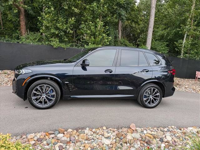 Used 2025 BMW X5 xDrive40i w/ M Sport Package AWD/4WD image 2