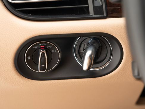 Used 2025 Porsche Macan image 30