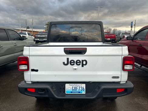 Used 2023 Jeep Gladiator Overland image 5