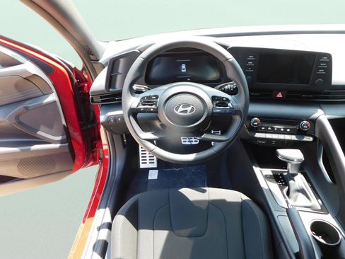 Certified 2025 Hyundai Elantra Sport image 11