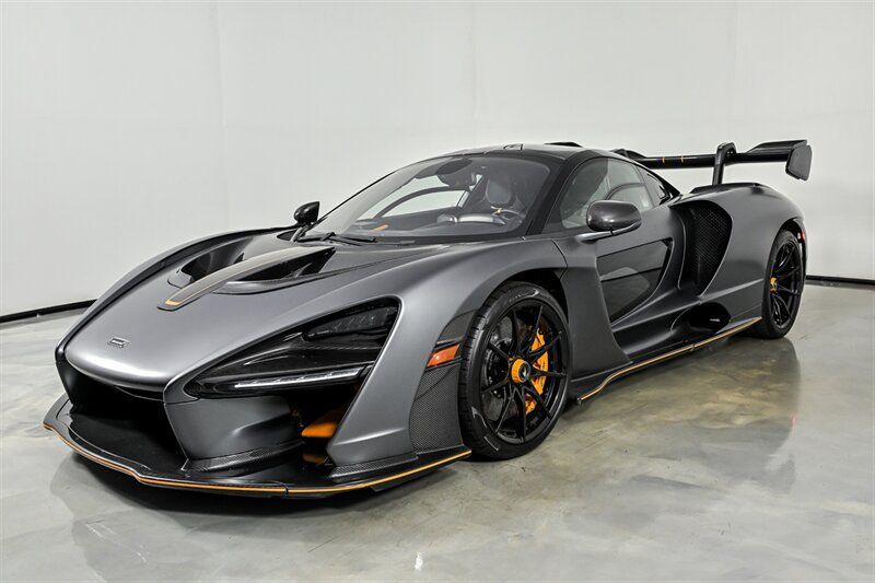 Used 2019 McLaren Senna RWD image 3