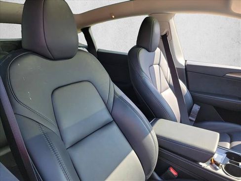 Used 2024 Tesla Model Y 2WD image 12