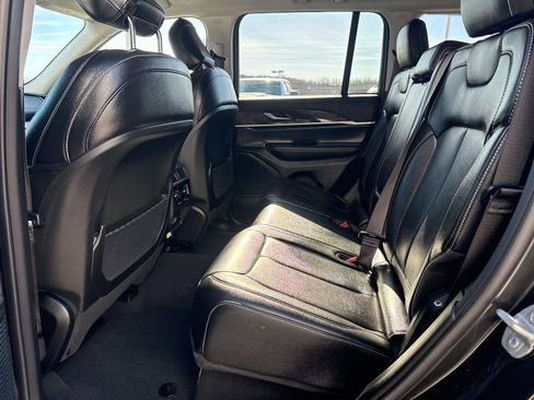 Used 2023 Jeep Grand Cherokee Limited image 29