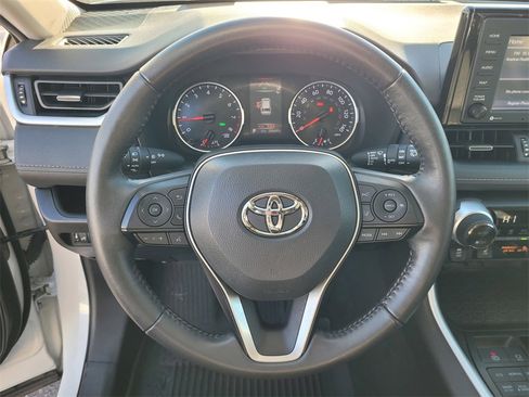 Used 2022 Toyota RAV4 XLE Premium image 21