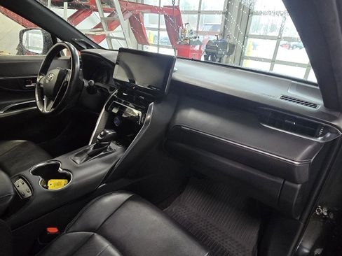 Used 2021 Toyota Venza XLE w/ Softex Package image 17