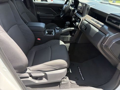 Certified 2024 Toyota Tacoma SR5 AWD/4WD image 24