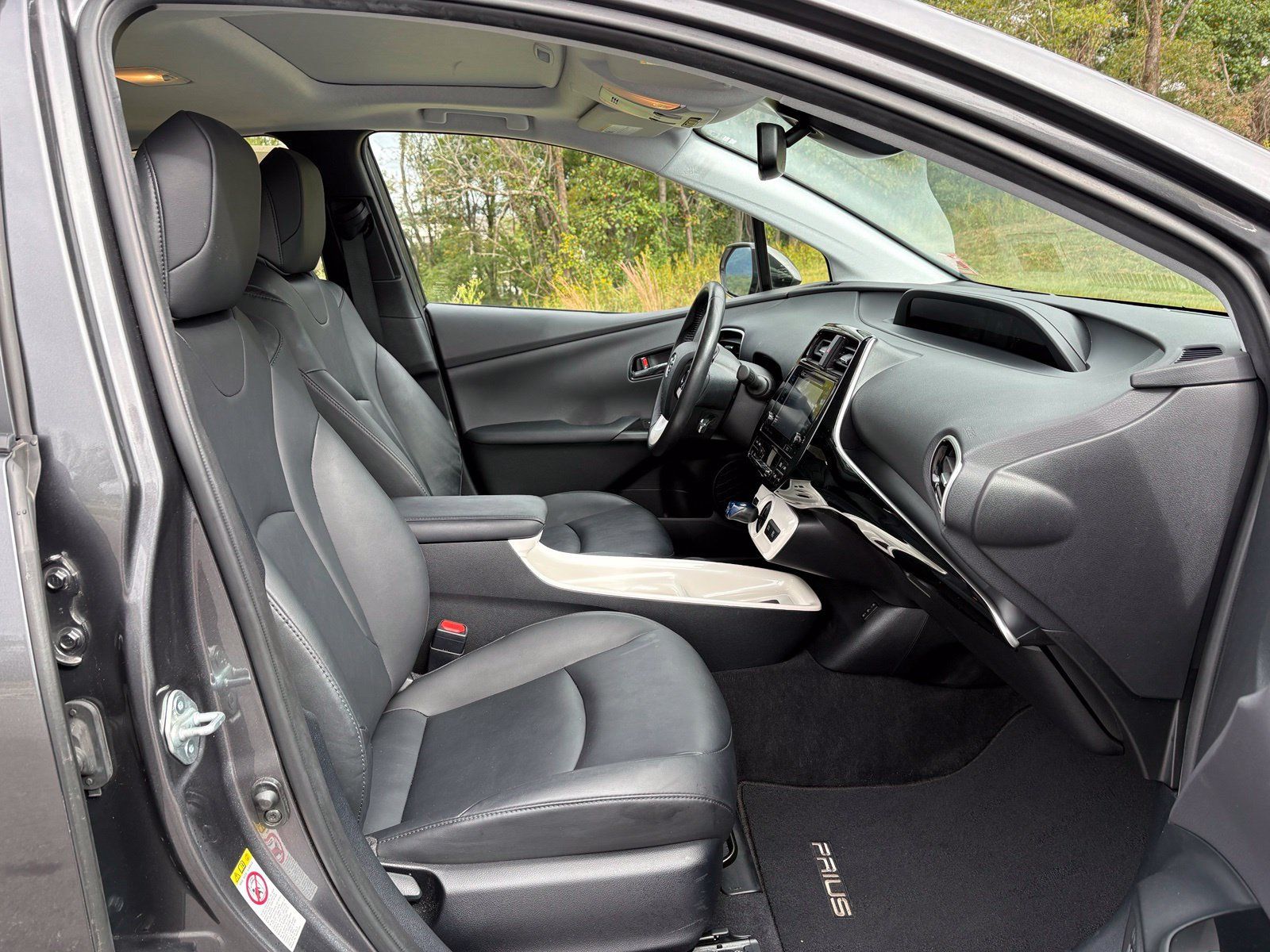 Used 2017 Toyota Prius Four w/ Advanced Technology Package FWD image 29