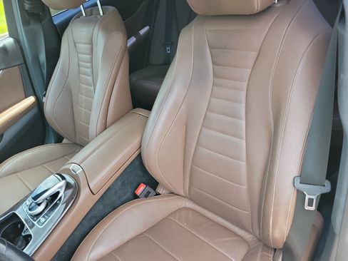 Used 2020 Mercedes-Benz E 350 4MATIC Sedan image 4