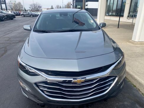 Used 2025 Chevrolet Malibu LT FWD image 3