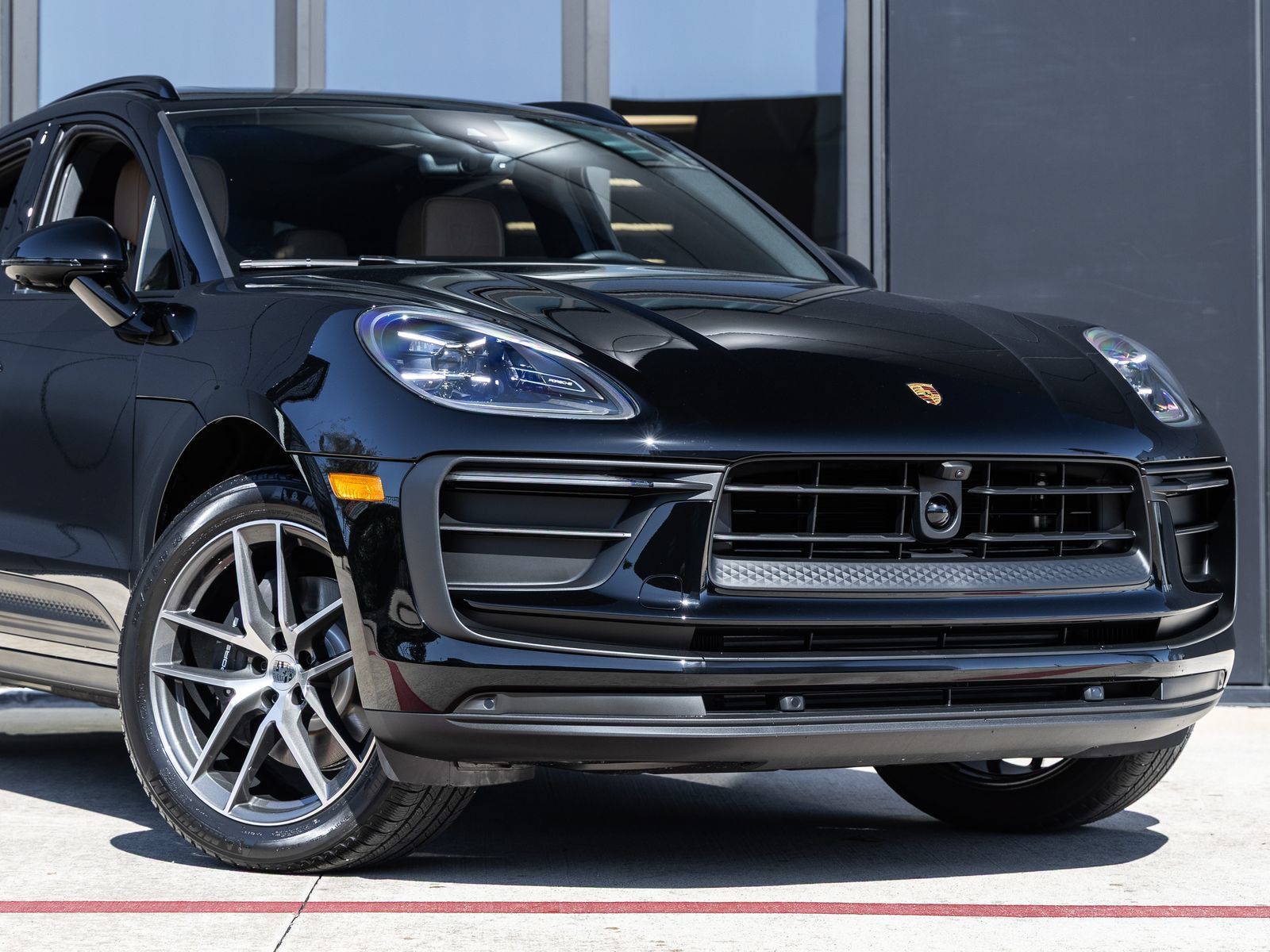 Certified 2026 Porsche Macan AWD/4WD image 9