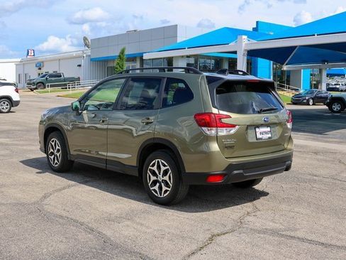Used 2024 Subaru Forester Premium image 5