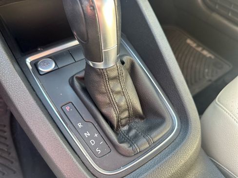 Used 2017 Volkswagen Jetta SE image 44