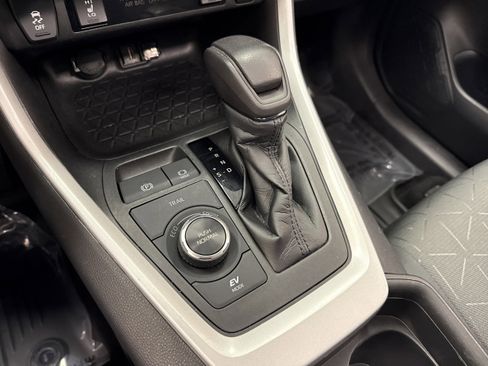 Used 2021 Toyota RAV4 XLE w/ Convenience Package image 32