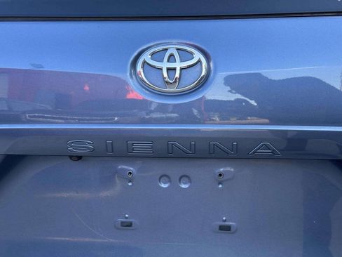 Used 2017 Toyota Sienna LE FWD image 36