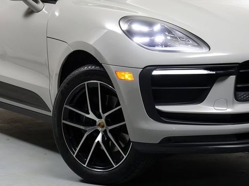 Used 2022 Porsche Macan Base image 3
