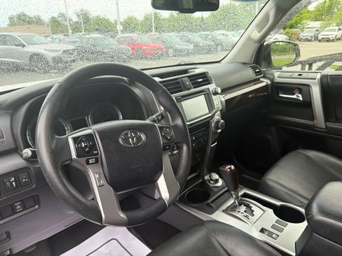 Used 2018 Toyota 4Runner Limited AWD/4WD image 4