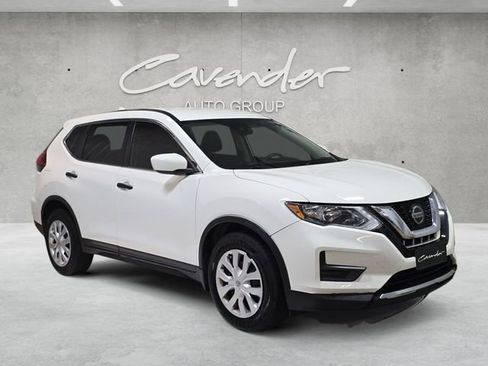 Used 2019 Nissan Rogue S image 2