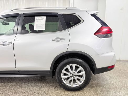 Used 2018 Nissan Rogue SV image 5