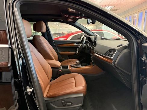 Used 2021 Audi Q5 Premium Plus w/ Premium Plus Package image 4