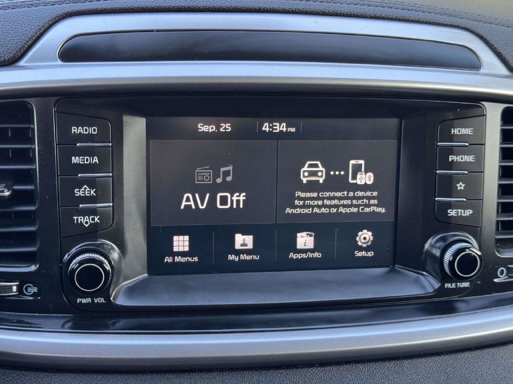 Used 2019 Kia Sorento FWD image 4