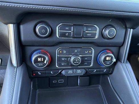 Used 2021 Chevrolet Suburban Z71 w/ Luxury Package image 20