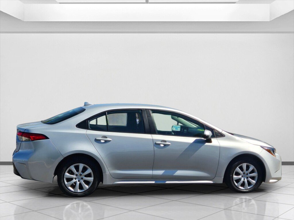 Used 2024 Toyota Corolla LE FWD image 4