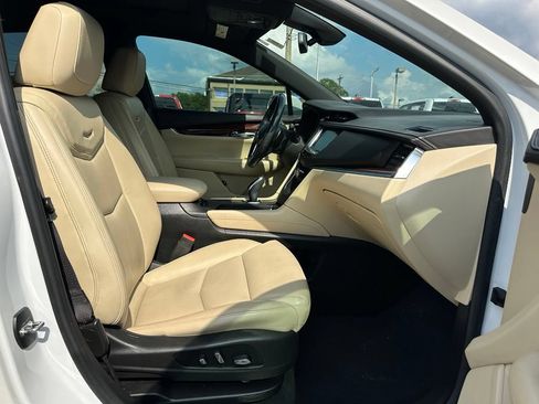 Used 2017 Cadillac XT5 Luxury w/ Driver Awareness Package FWD image 17