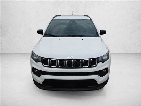 Used 2024 Jeep Compass Latitude AWD/4WD image 3