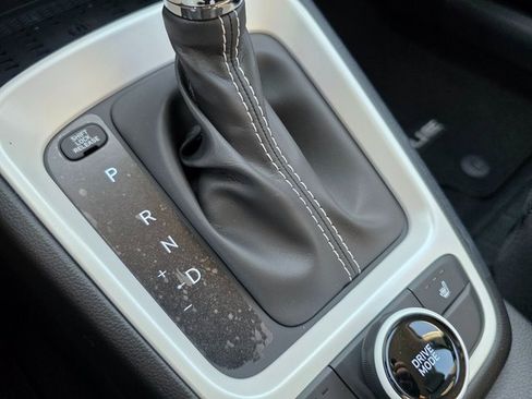 New 2025 Hyundai Venue Limited image 30