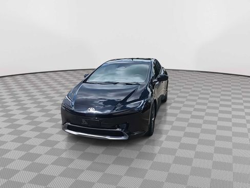 Used 2026 Toyota Prius XLE FWD image 3