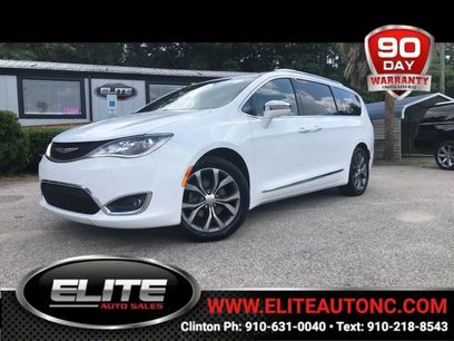 Used 2020 Chrysler Pacifica Limited w/ Tire & Wheel Group
