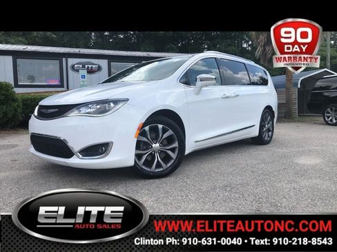 Used 2020 Chrysler Pacifica Limited w/ Tire & Wheel Group FWD image 1