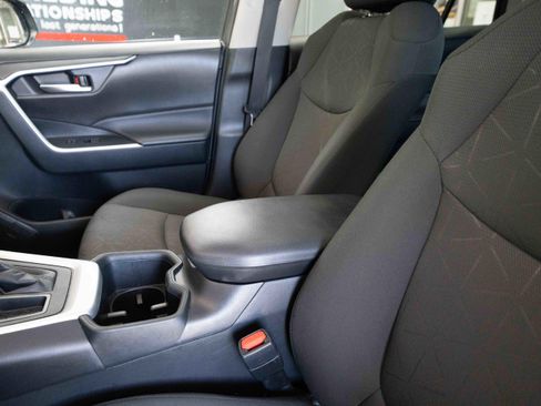 Used 2024 Toyota RAV4 XLE w/ Convenience Package FWD image 10