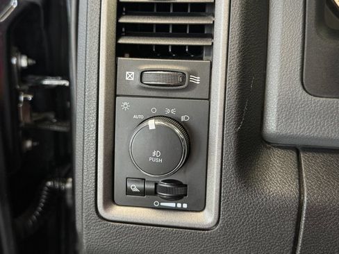 Used 2019 RAM 1500 Express w/ Wheel & Sound Group AWD/4WD image 19