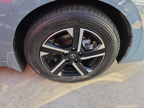 Used 2025 Nissan Sentra SV image 5