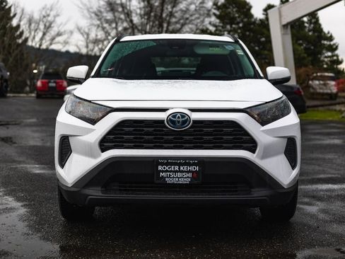 Used 2022 Toyota RAV4 LE image 5