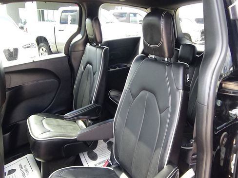 Certified 2026 Chrysler Pacifica Limited FWD image 13