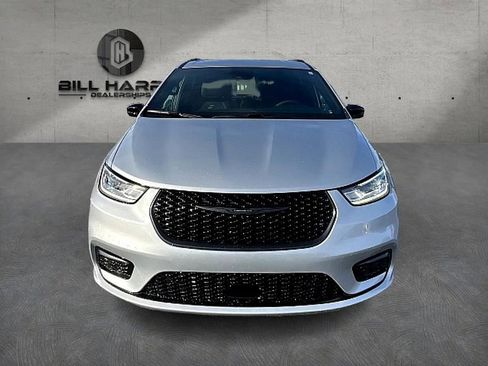 New 2026 Chrysler Pacifica Select FWD image 2