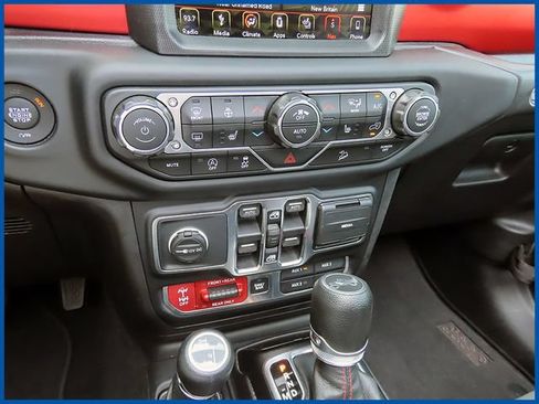 Certified 2018 Jeep Wrangler Unlimited Rubicon AWD/4WD image 16