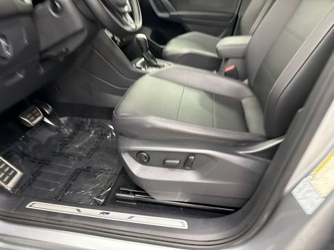 Used 2020 Volkswagen Tiguan SE R-Line FWD image 10