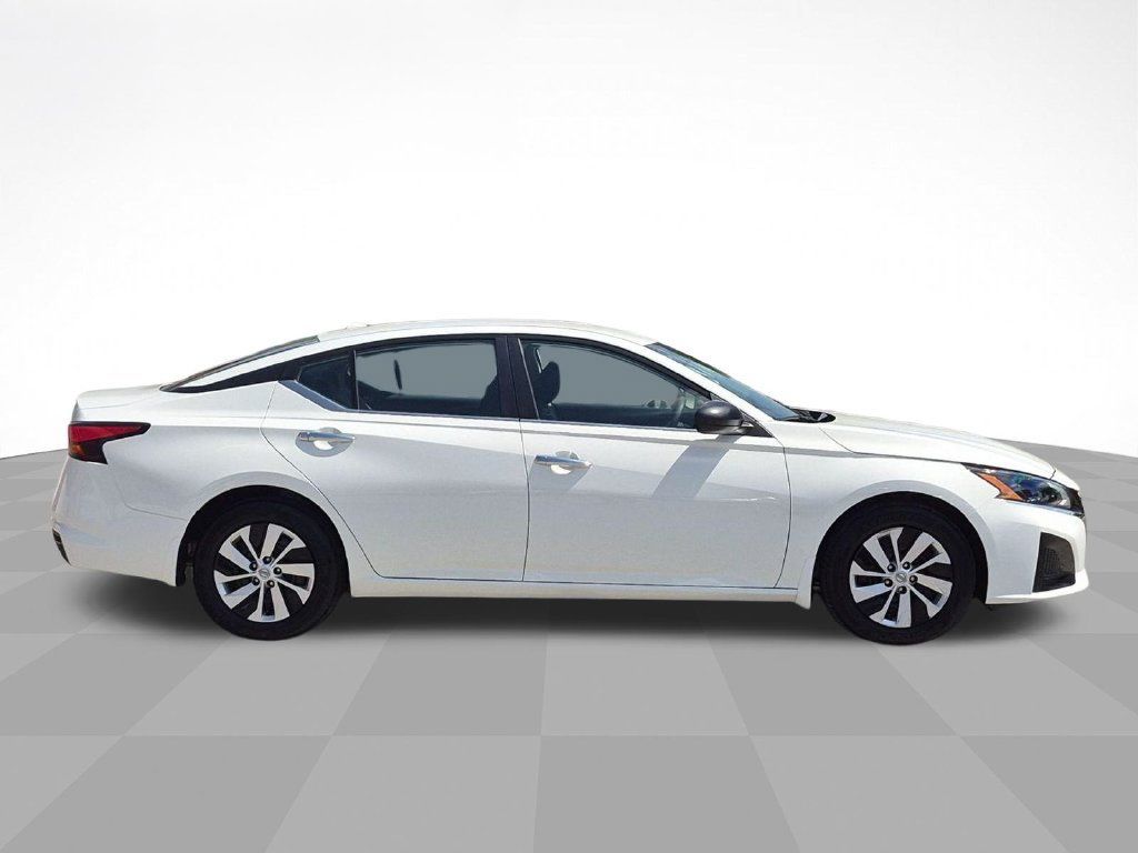 Certified 2025 Nissan Altima 2.5 S FWD image 4