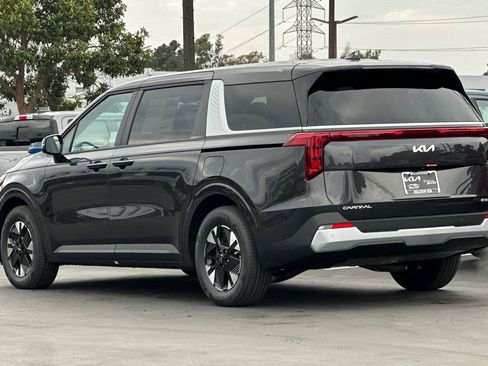 New 2026 Kia Carnival LXS image 6