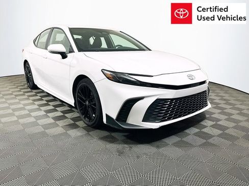 Certified 2025 Toyota Camry SE image 1