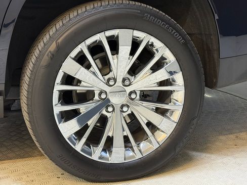 Used 2021 GMC Yukon Denali w/ Denali Premium Package image 12