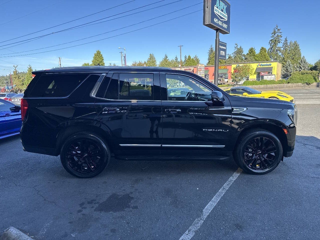 Used 2021 GMC Yukon Denali AWD/4WD image 11