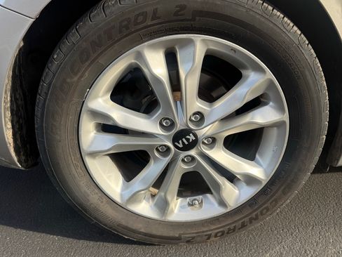 Used 2011 Kia Optima EX w/ Premium Pkg FWD image 9
